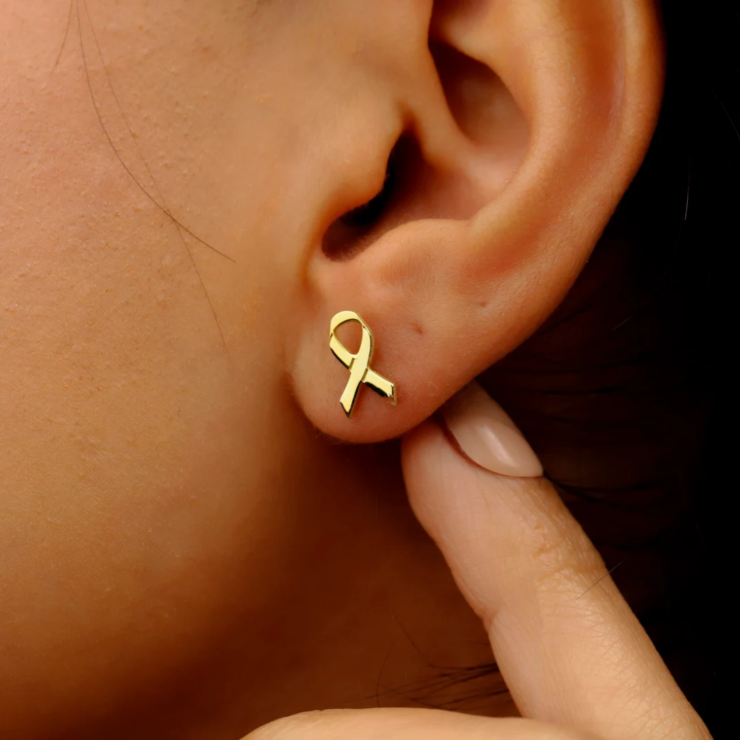 Sara Ribbon Stud Earrings | Stöd Bröstcancer