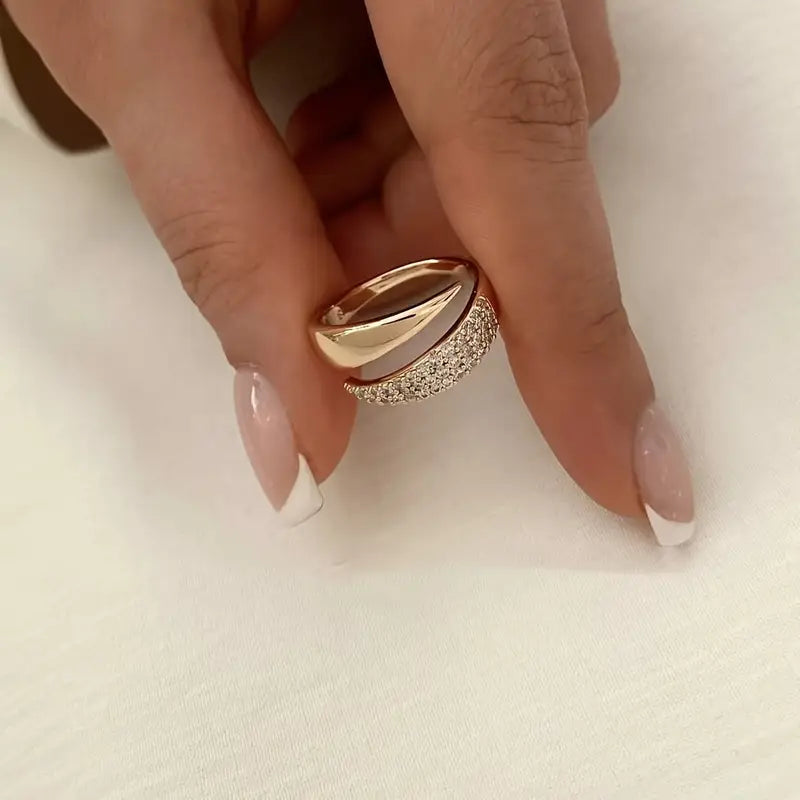 Elegant Gullring med Glitrende Steiner | Støtt Brystkreft